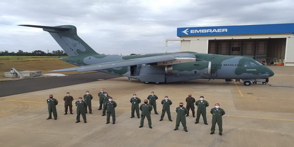 البرازيل | شركة امبراير تسلم طائرة النقل العسكرية السادسة من طراز C-390 الألفية للقوات الجوية البرازيلية.