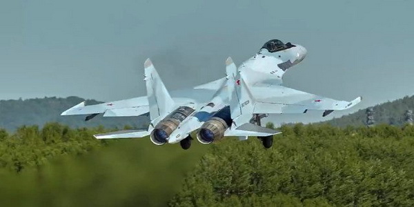 روسيا | القوات الجوية وقوة الفضاء الروسية (VKS) تتلقى دفعة جديدة من مقاتلات Su-35S.