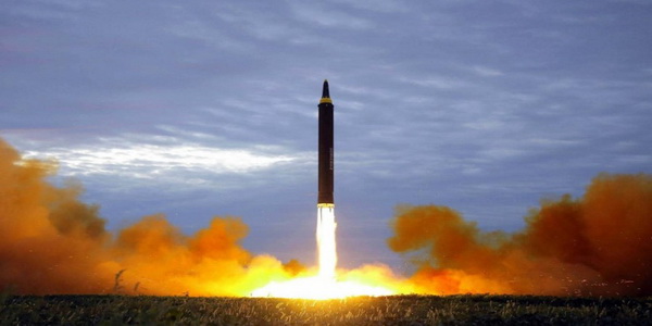 كوريا الشمالية | إطلاق صاروخين باليستيين قصيري المدى صوب بحرها الشرقي.