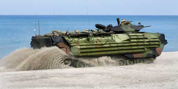 رومانيا | الولايات المتحدة تعطي الضوء الأخضر لبيع 16 مركبة هجومية برمائية من طراز AAV إلى الجيش الروماني.