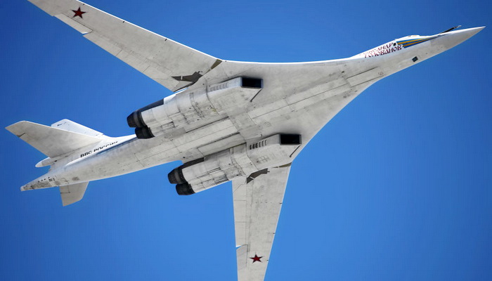 قاذفات "تو-160" الاستراتيجية الروسية "البجعة البيضاء" تتحول لطائرات شبحية