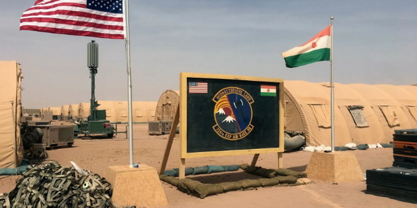 ذكرت وسائل إعلام أن الجيش في النيجر خرق الاتفاق العسكري مع أمريكا، والذي سمح للجيش الأمريكي بالتواجد على أراضي الدولة الإفريقية، ولم يتم الكشف عن أسباب هذا القرار. النيجر | وفد من البنتاغون يزور النيجر لمناقشة انسحاب القوات الأمريكية.