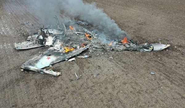 روسيا | استخبارات الدفاع البريطانية تؤكد أن الروس أسقطوا إحدى طائراتهم المقاتلة متعددة المهام من طراز Su-35s فوق مدينة توكماك الأوكرانية.