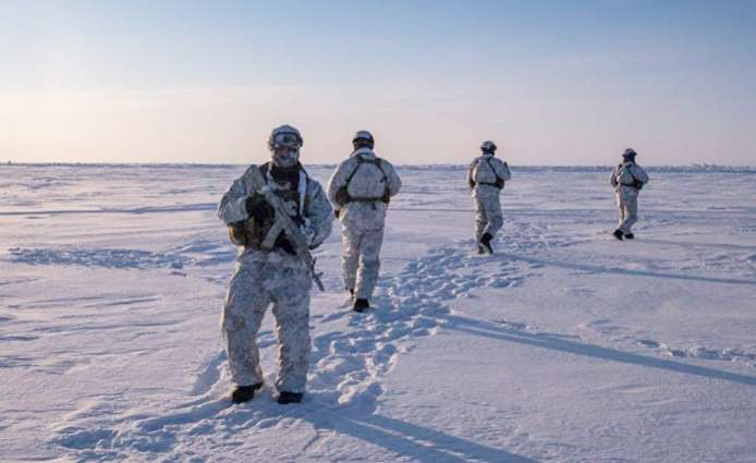 "كلاشينكوف" تختبر بزات القطب الشمالي للقوات الخاصة.