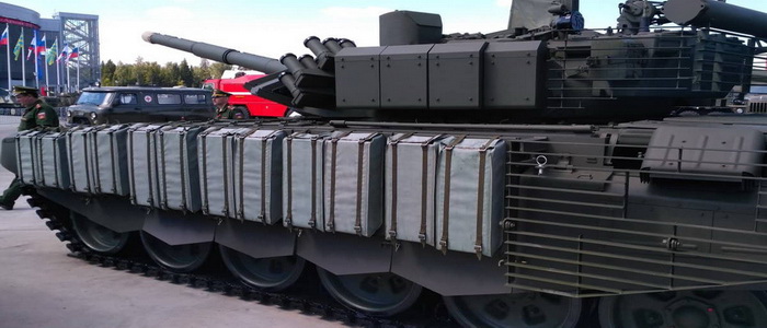 تطوير دبابات T-80 الروسية بحزم لينة من الدروع التفاعلية المتفجرة.