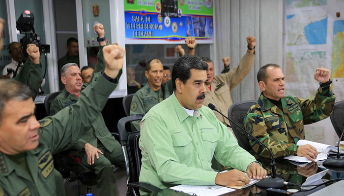 مادورو يأمر بتشكيل لواء عسكري لمراقبة وتأمين البنية التحتية في فنزويلا.