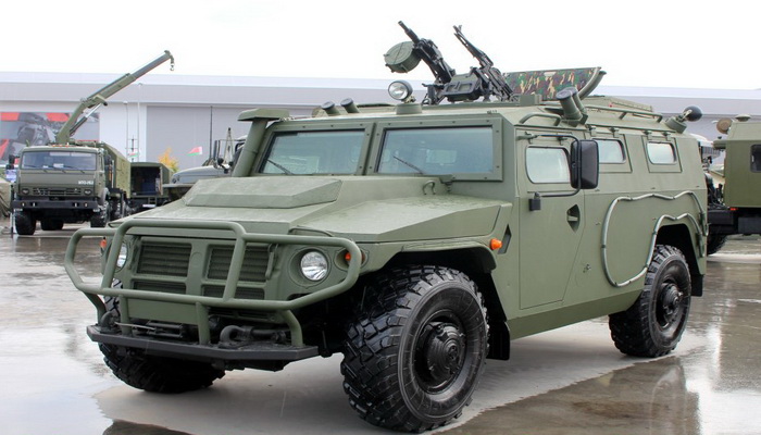 قاعدة عسكرية روسية تستقبل عربات Tigr-M الجديدة ومحطات رادار سوبوليتنيك الأرضية.