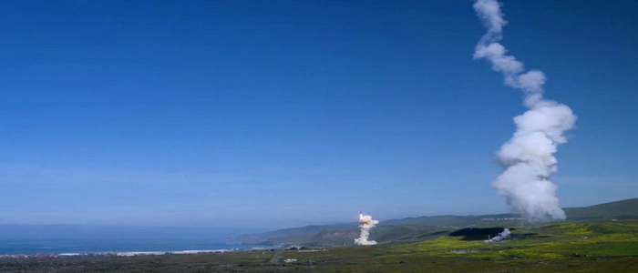 منظومة الدفاع الجوي الأمريكية GMD تعترض صواريخ باليستية عابرة لقارات .ICBM 