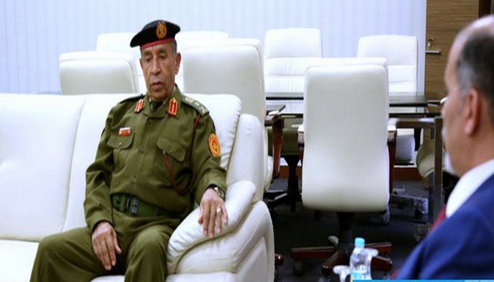 رئيس الأركان العامة للجيش الليبي يقدم مقترحاً لإنشاء أكاديمية للعلوم العسكرية.