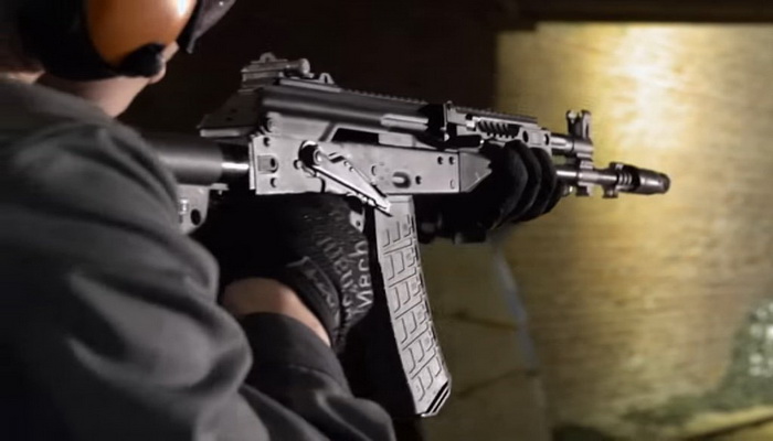 روسيا تطلب عدد 150,000 من بنادق الكلاشينكوف AK-12 و AK-15 الأحدث.