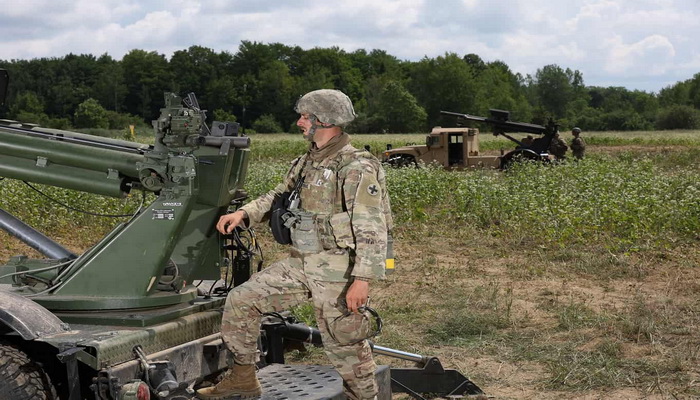 الحرس الوطني الأمريكي يختبر ميدانياً نظام المدفع المحمول Hawkeye 105mm.