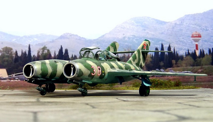 المقاتلة التوأم البلغارية UMiG-15MT ... تطوير جريء وتاريخي. 