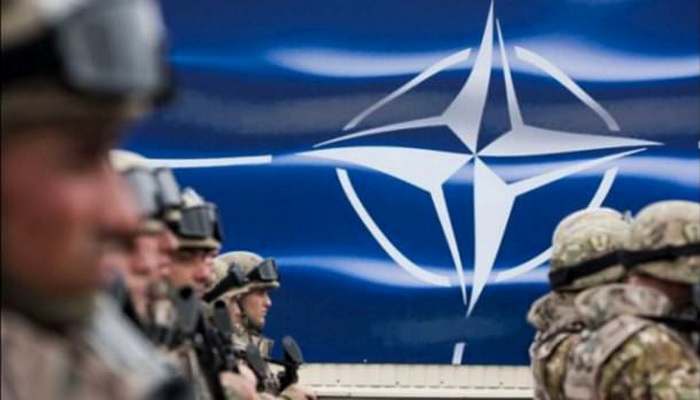 روسيا تهدد بالرد على مساعي الناتو لنشر قواعد عسكرية قرب حدودها.