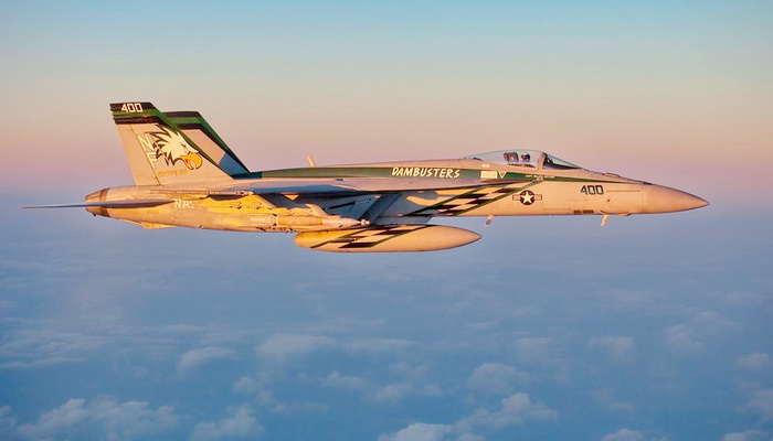 شركة رايثون Raytheon تقوم بتطوير الأفخاخ المقطوعة للاستخدام في الطائرات المقاتلة F / A-18 E / F