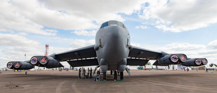 القوات الجوية الأمريكية تنقل قاذفة بي 52 B-52 Stratofortress إلى اليونان لأول مرة.