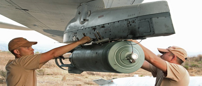 مهندسو الجيش الروس يطورون خصائص القنابل الجوية غير الموجهة لتصبح أكثر دقة.