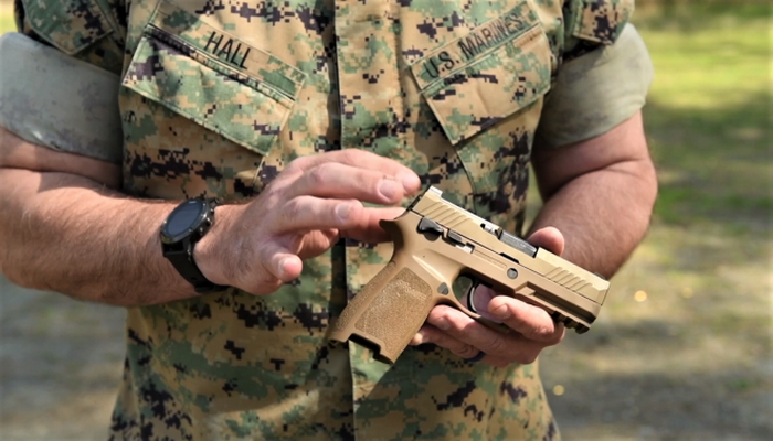 شركة SIG SAUER تكمل عملية تسليم صفقة مسدسات إلى الجيش الأمريكي قبل الموعد المحدد.   
