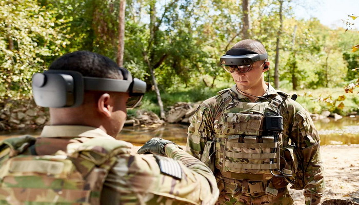 الجيش الأمريكي يختبر تقنية نظام التعزيز البصري المتكامل المصمم من قبل Microsoft.