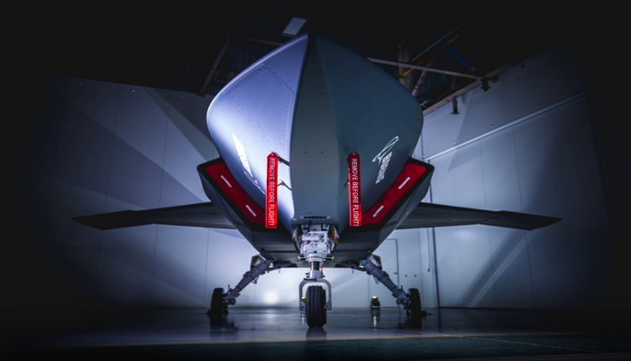 بوينغ تعرض أول طائرة مقاتلة بدون طيار بالذكاء الاصطناعي.