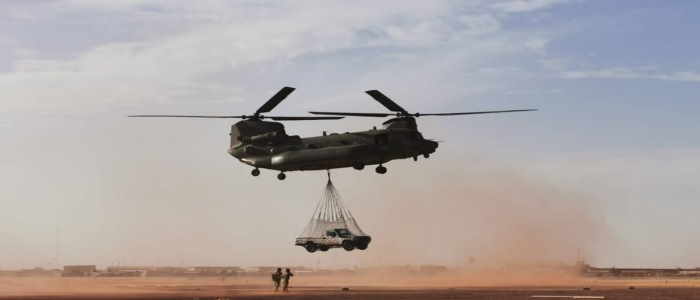 مروحيات Chinooks البريطانية تقدم الدعم للعمليات الفرنسية في مالي.
