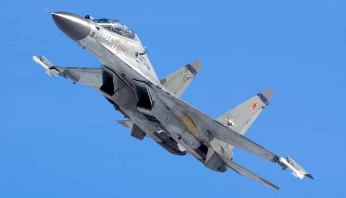 مقاتلة سوخوي Sukhoi Su-30MKK صينية تقوم بطلعة تدريبية لمدة 10 ساعات متواصلة.