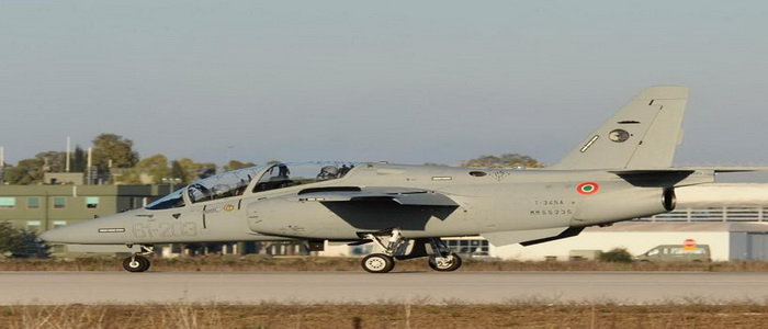 شركة ليوناردو تقوم بتسليم أول طائرتي تدريب نفاثتين M-345 إلى القوات الجوية الإيطالية.