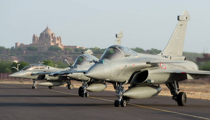 القوات الجوية الفرنسية والهندية تجري تدريبات Desert Knight-21 المشتركة في جودبور.