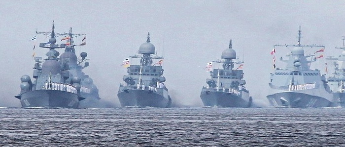 روسيا | سفن البحرية الروسية تلاحق غواصات العدو في مناورات البحر الأبيض المتوسط.