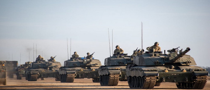 إستونيا | وصول دبابات بريطانية إلى إستونيا للمشاركة ردع العدوان الروسي.