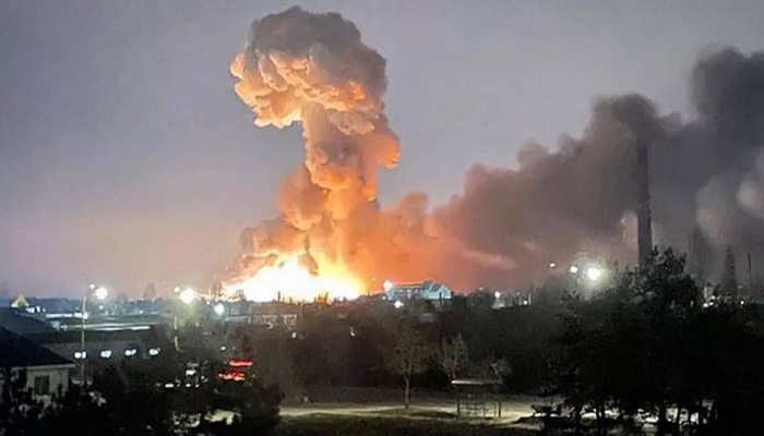 أوكرانيا | قصف روسي على كييف بالقرب من المطار وعلى خاركيف وضواحيها أستمر 4 ساعات متواصلة.