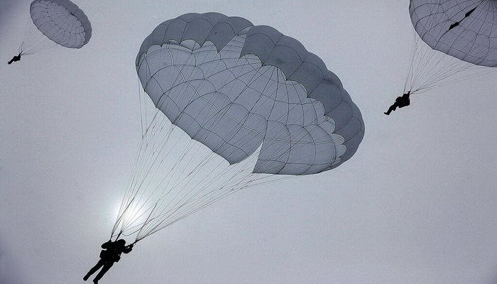 روسيا | مظلة عسكرية روسية جديدة من طراز Kadet-100 تختبر رسمياً قبل حلول العام الجديد