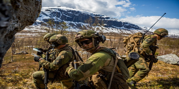 النرويج |  تخفيض مستوى التدريبات العسكرية بسبب انخفاض التهديد من روسيا.