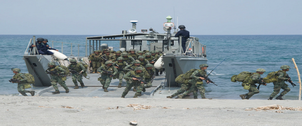 الولايات المتحدة | تتعهد مع الفلبين بتعزيز العلاقات الأمنية لمعالجة المخاوف الأمنية المشتركة بما في ذلك النزاعات حول بحر الصين الجنوبي.