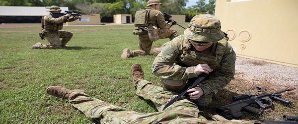 أستراليا | أفراد من قوة الدفاع الأسترالية يقومون بتدريب القوات الأوكرانية في المملكة المتحدة.