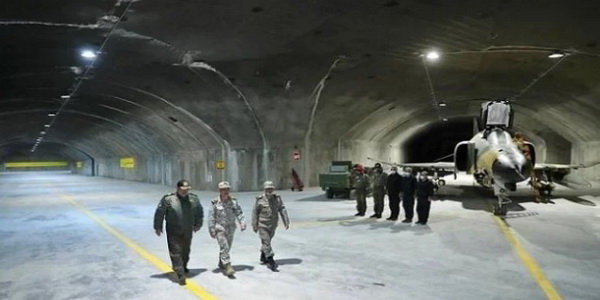 إيران | الكشف عن قاعدة "عقاب 44" الجوية العسكرية على عمق مئات الأمتار تحت الأرض.