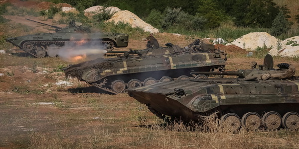 اليونان | إستبدال عربات BMP-1 القتالية بـعربات Marder IFVs والتخطيط لشراء Lynx IFVs.