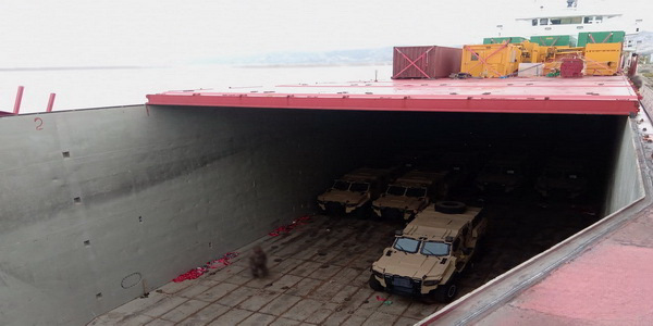 الاتحاد الأوروبي | غانا تتلقى عدد 105 عربات مدرعة عسكرية تمت مصادرتها العام الماضي من سفينة قبالة الشواطي الليبية .