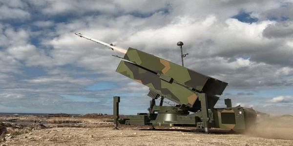  المجر | وزارة الدفاع المجرية تتسلم أول وحدتي نظام صواريخ أرض-جو الوطني/النرويجي المتطور (NASAMS). 