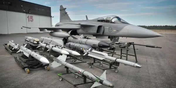 السويد | توقيع طلب لشراء صواريخ جو جو متقدمة متوسطة المدى AIM-120C-8 AMRAAM بقيمة 605 مليون دولار.