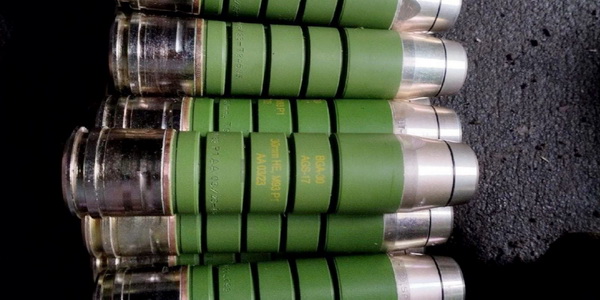 صربيا | الجيش الأوكراني يتسلم قنابل يدوية عيار 30 ملم لقاذفات القنابل اليدوية AGS-17 وصواريخER Grad 2000 عيار 122 ملم صربية الصنع.