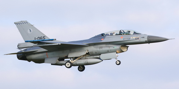 هولندا | التخطيط لتقديم المزيد من الطائرات المقاتلة من طراز F-16 لتدريب الطيارين الأوكرانيين.