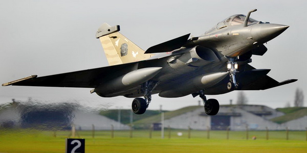 فرنسا | طلب طائرات مقاتلة إضافية من طراز رافال F4 القوات الجوية والفضائية الفرنسية.