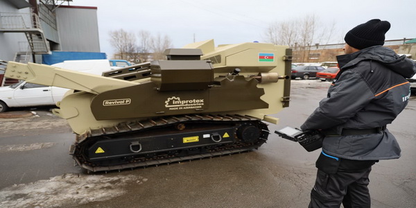 أذربيجان | تسليم مركبة إزالة الألغام Revival P غير المأهولة إلى خدمة الطوارئ الحكومية لتعزيز قدرات أوكرانيا في إزالة الألغام. 