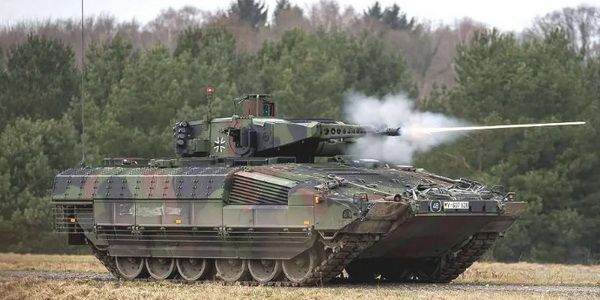 ألمانيا | تأخر تسليم مركبات Puma IFV إلى الجيش الألماني بسبب تعديلات في برمجيات المركبة المحدثة. 