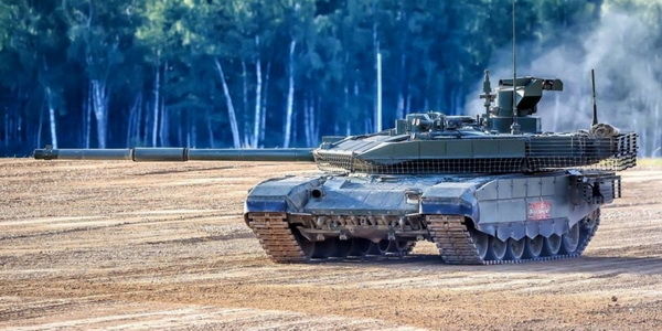 روسيا | وزارة الدفاع الروسية تعلن عن حصول الجيش الروسي على دفعة جديدة من الآليات العسكرية ودبابات " T-90M" المعدّلة.