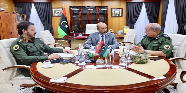 ليبيا | النائب بالمجلس الرئاسي بصفته القائد الأعلى للجيش الليبي السيد موسى الكوني يلتقي رئيس جهاز الحرس الرئاسي.