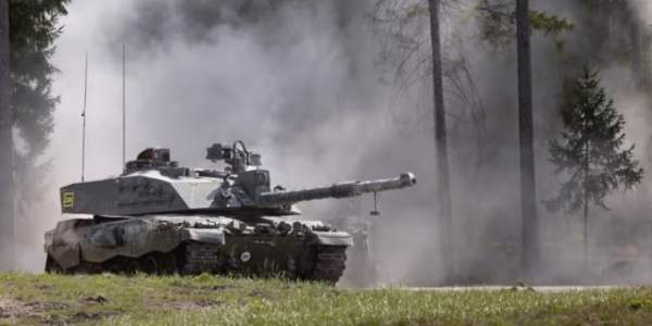 بريطانيا | الجيش البريطاني يختبر تصميمين لاقفاص الحماية على دبابة تشالنجر 2.