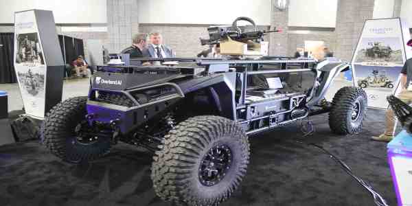 تمكّن أنظمة AimLock مركبات Overland الأرضية غير المأهولة من العمل في بيئات صعبة، بما في ذلك المناطق التي تتعرض لتشويش أو انقطاع في إشارة الـGPS. الولايات المتحدة | شركة AimLock تتعاون مع Overland AI لتقديم مركبات أرضية غير مأهولة (UGV) متقدمة.