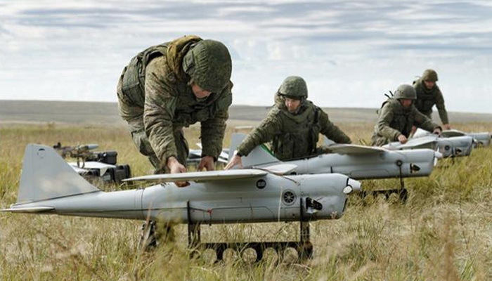 أوكرانيا | تقارير نؤكد إرسال الولايات المتحدة مئات الطائرات المسيّرة والقليل منها ظهر في ميدان الحرب الروسية الأوكرانية.