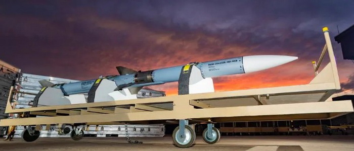 الولايات المتحدة | شركة Raytheon منحت عقدًا للقوات الجوية الأمريكية بقيمة 972 مليون دولار أمريكي لترقية صواريخ AMRAAM.